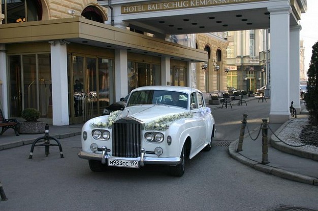 Аренда Ретро-автомобиль Rolls-Royce Silver Cloud white на свадьбу – фото 4