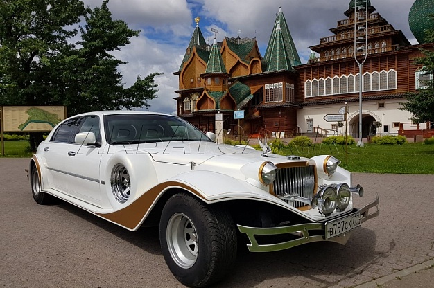 Аренда Ретро-автомобиль Excalibur Phantom Белый Золото на свадьбу