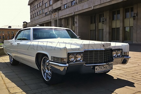 Аренда Ретро-автомобиль Cadillac DeVille Sedan на свадьбу