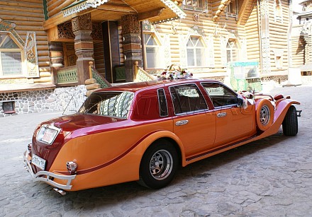 Аренда Ретро-автомобиль Ecalibur Phantom Бордовый на свадьбу