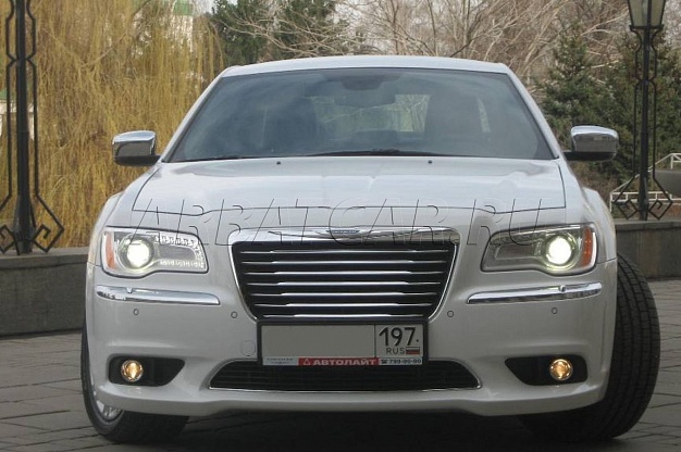 Аренда Chrysler 300C 2015 г/в на свадьбу – фото 1