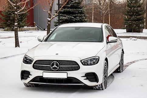 Аренда MERCEDES BENZ E-CLASS (W213), рестайлинг, белый на свадьбу