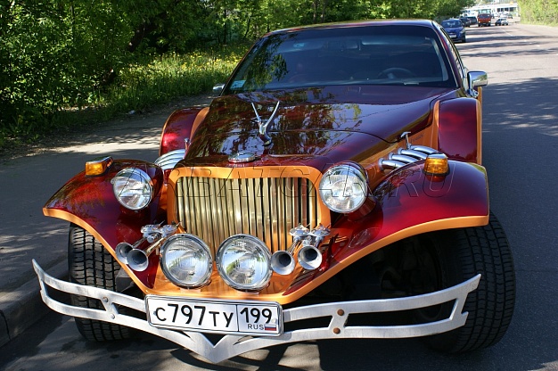 Аренда Ретро-автомобиль Ecalibur Phantom Бордовый на свадьбу – фото 1