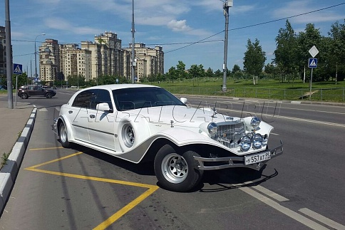 Аренда Ретро-автомобиль Excalibur Phantom Белый-серебро на свадьбу