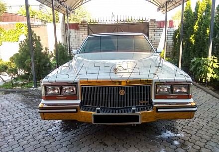 Аренда Ретро-автомобиль Cadillac Fleetwood Brougham на свадьбу