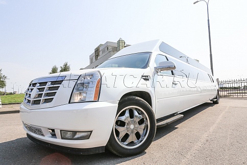 Лимузин Cadillac Escalade III в полный рост