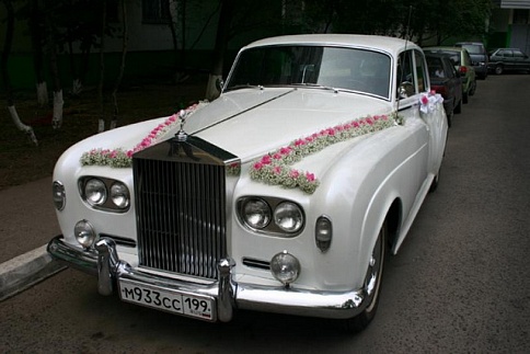 Аренда Ретро-автомобиль Rolls-Royce Silver Cloud white на свадьбу